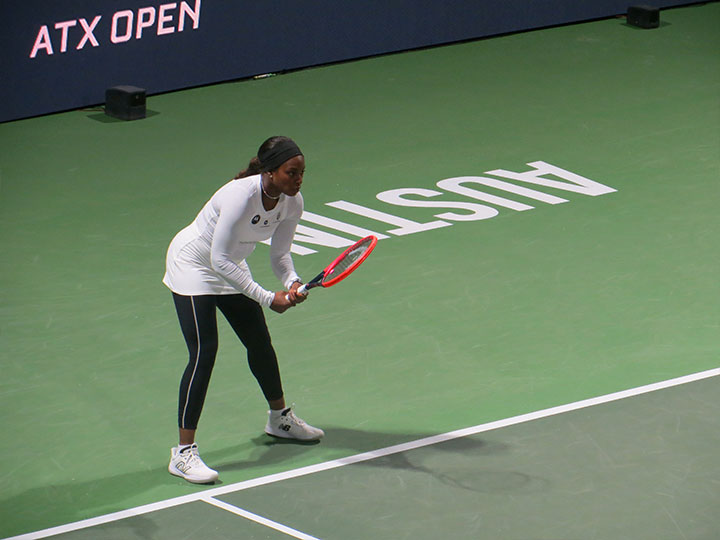 Sloane Stephens returns serve in the ATX Open.